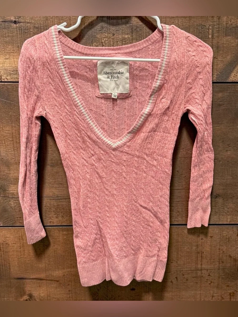 Abercrombie & Fitch Pink Cable V-Neck Sweater MEDIUM - Picture 2 of 7